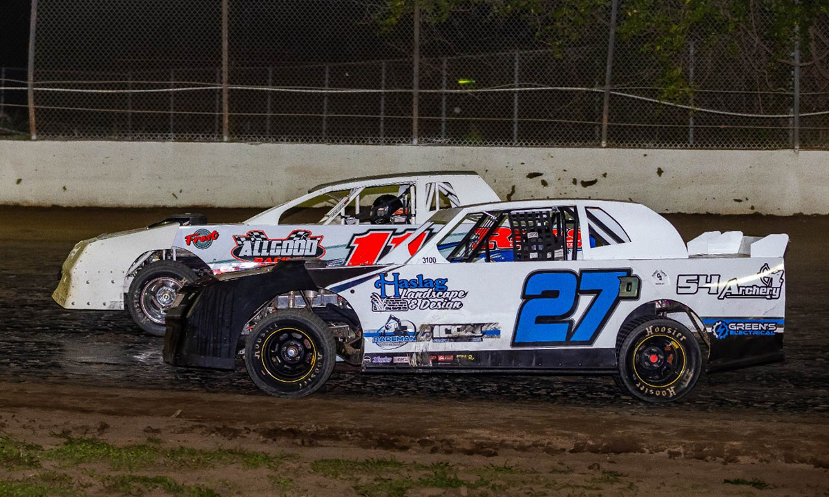 Derek Henson (27D) races inside eventual Super Stock winner Richie Tosh (11).